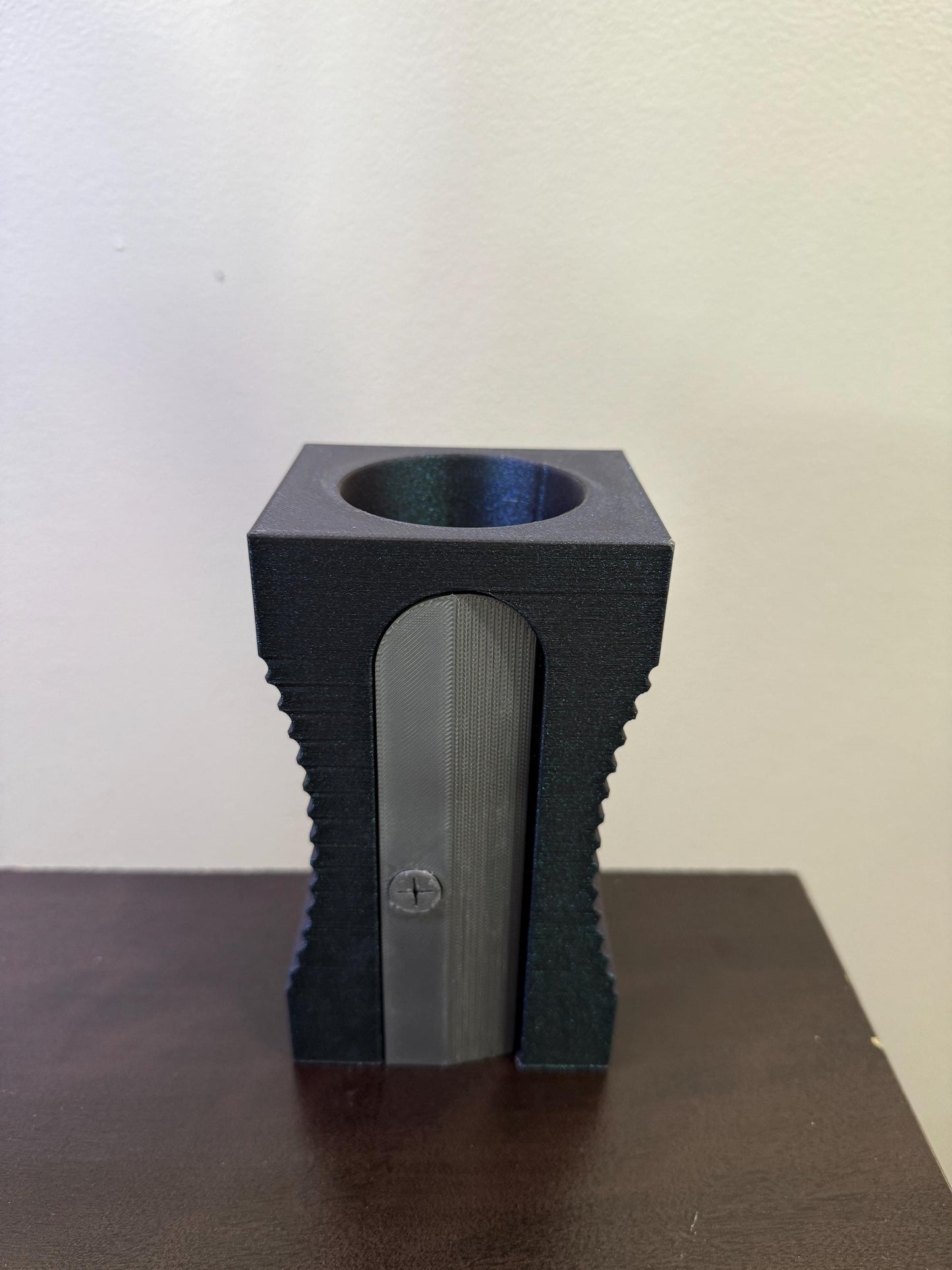 Pot à crayons taille-crayon géant – Une façon amusante de ranger votre bureau ! – L'accessoire de bureau parfait !