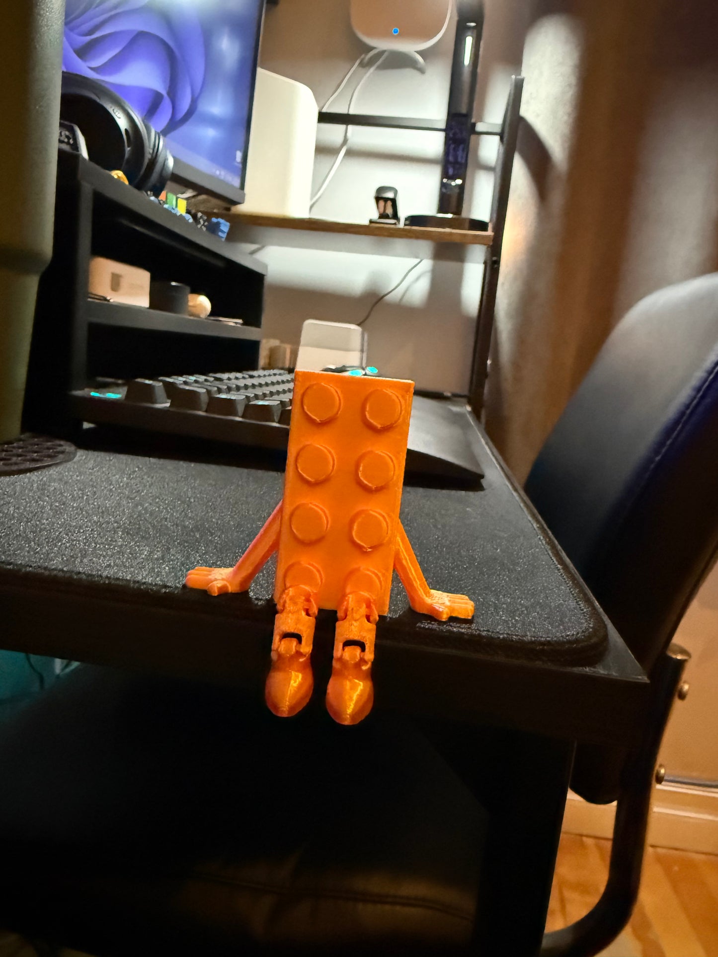 Articulated Brick Buddy - Compagnon de bureau articulé imprimé en 3D