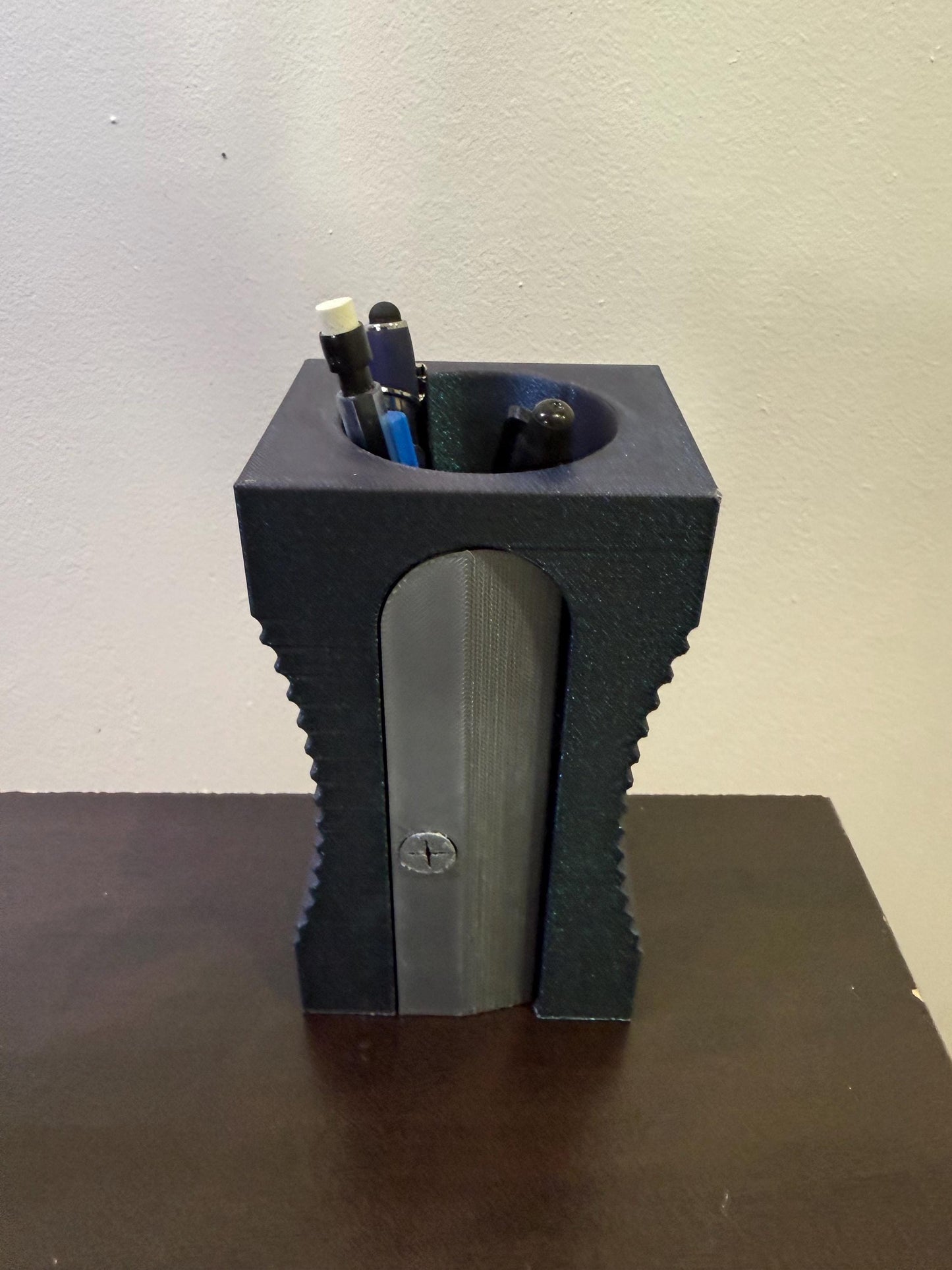 Pot à crayons taille-crayon géant – Une façon amusante de ranger votre bureau ! – L'accessoire de bureau parfait !