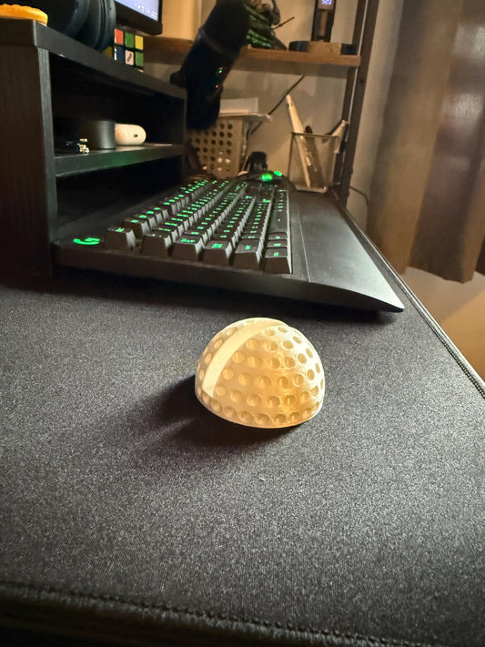 Support de cartes de visite balle de golf – Un accessoire de bureau unique pour les amateurs de golf ! - Un organisateur de bureau trou d'un coup !