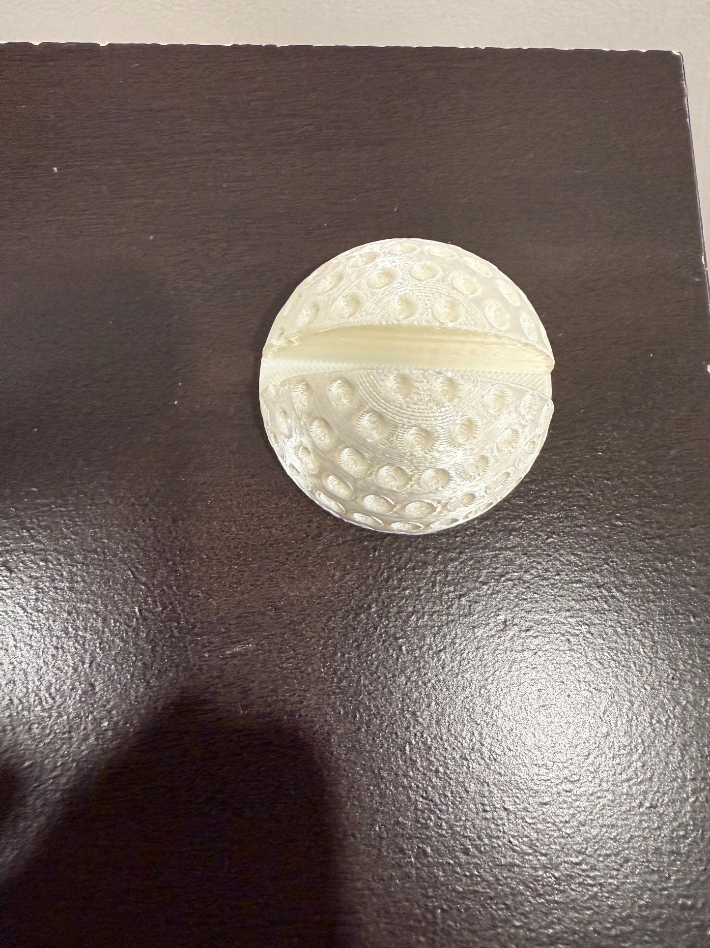 Support de cartes de visite balle de golf – Un accessoire de bureau unique pour les amateurs de golf ! - Un organisateur de bureau trou d'un coup !